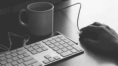 Advantages of New Media vs Traditional Media Marketing - Featured Image